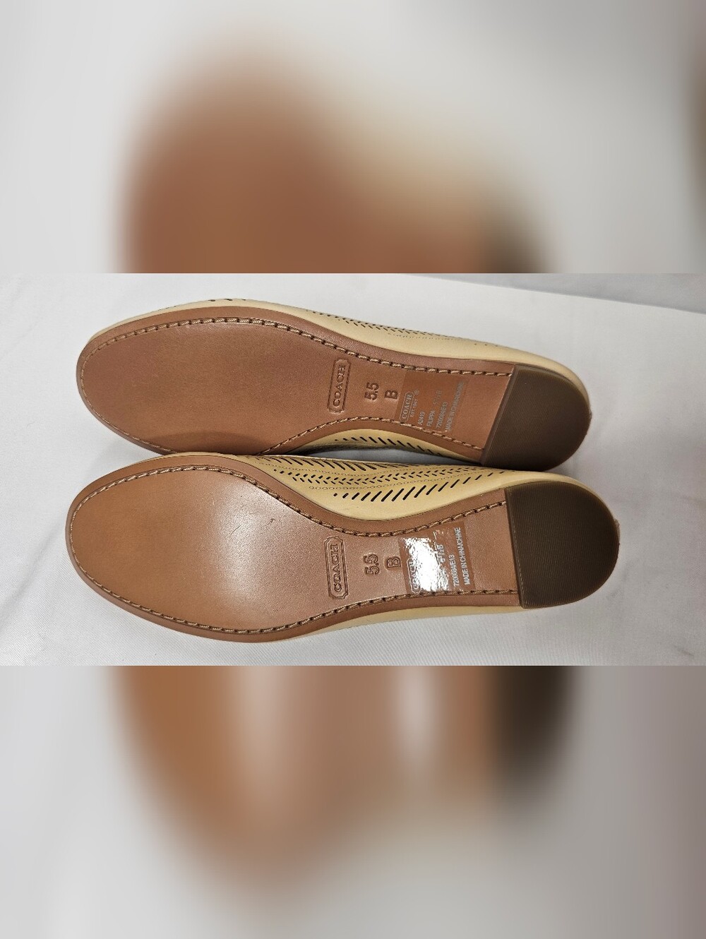 COACH Filippa Tapioca Beige Patent Laser Cut Ballet Flats Shoes 5.5 B New In Box - Picture 5 of 11